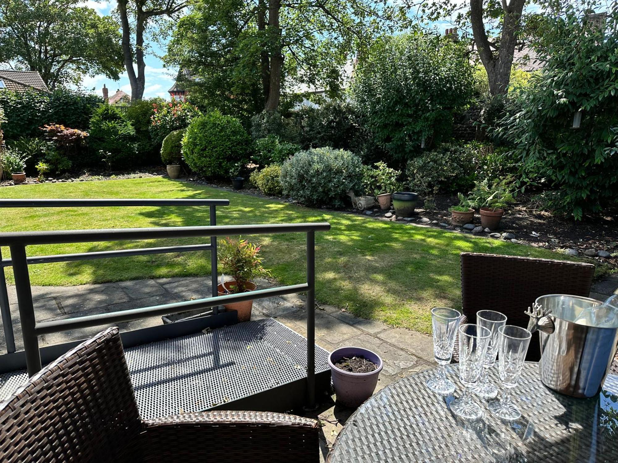 'Sounion' - Fabulous, Spacious Modern House With Large Private Garden In Leafy Lytham Lytham St Annes Bagian luar foto